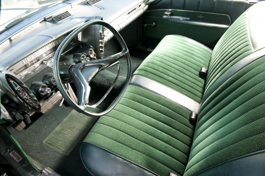  Chrysler Imperial Custom Southampton 4-Door Hardtop 1962 года  (фото 6 из 7)